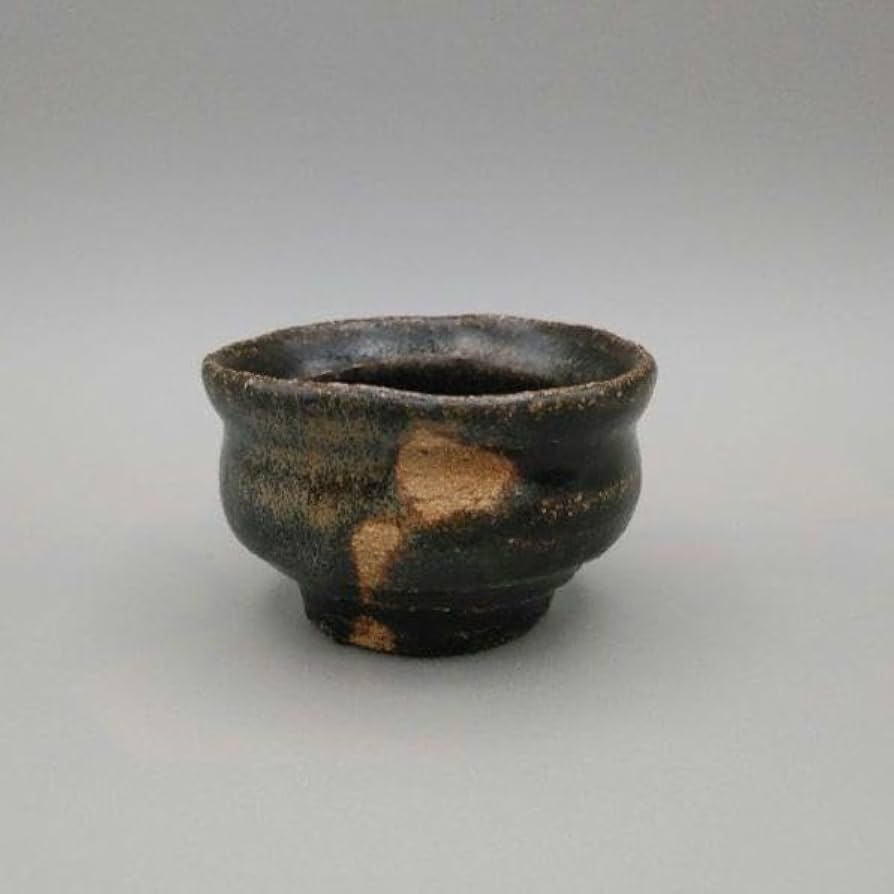 岡本作礼　唐津焼　ぐい呑 Amazon.co.jp: 岡本作礼 唐津黒高麗ぐい呑 : ホーム＆キッチン